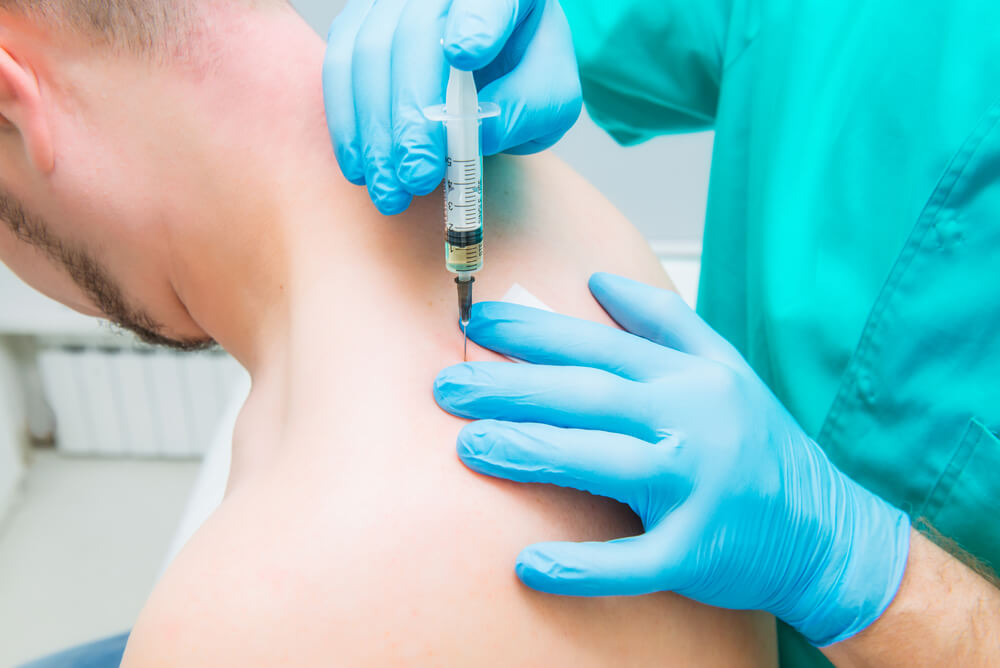 doctor applying sarapin natural injections